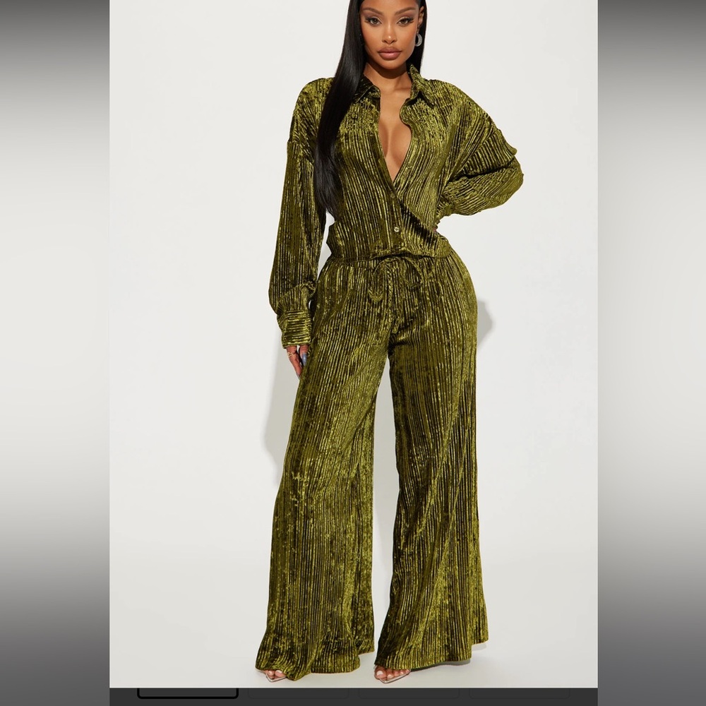 2 piece plise set NWT Runs big size XL